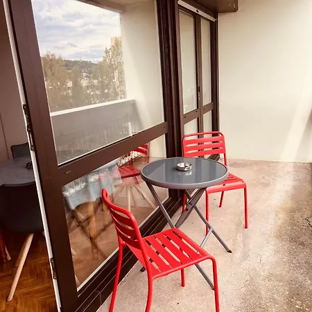 35m2, Parking Prive, Balcon, 2pers アパート *